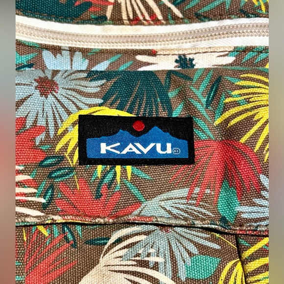 KAVU Keeper Floral Cotton Canvas Crossbody Bag With Adjustable Strap - Picture 2 of 10